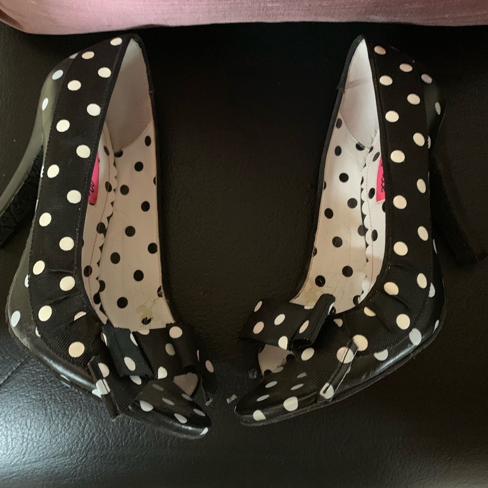 Pumps - Picture 2 of 5